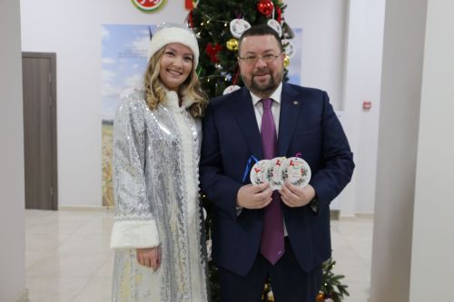 Глава Алексеевского района принял участие в благотворительной акции «Ёлка желаний»