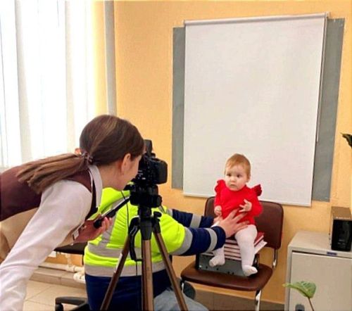 Вписать малыша в загранпаспорт родителя или заказать ему свой?
