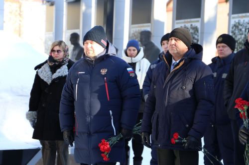 В парке Победы прошел памятный митинг, посвященный Дню памяти воинов, исполнявших служебный долг за пределами Отечества