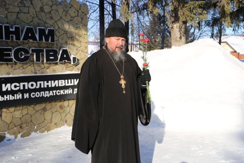 В парке Победы прошел памятный митинг, посвященный Дню памяти воинов, исполнявших служебный долг за пределами Отечества