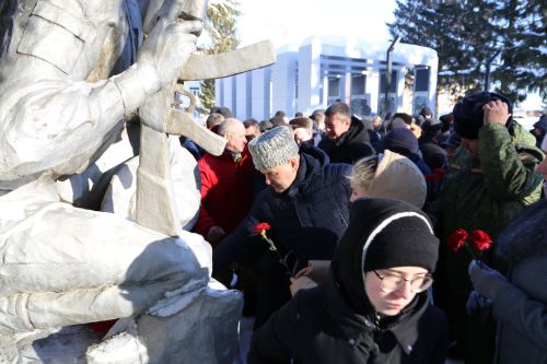 В парке Победы прошел памятный митинг, посвященный Дню памяти воинов, исполнявших служебный долг за пределами Отечества