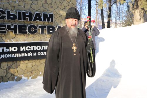 В парке Победы прошел памятный митинг, посвященный Дню памяти воинов, исполнявших служебный долг за пределами Отечества