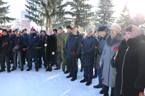 В парке Победы прошел памятный митинг, посвященный Дню памяти воинов, исполнявших служебный долг за пределами Отечества