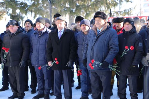 В парке Победы прошел памятный митинг, посвященный Дню памяти воинов, исполнявших служебный долг за пределами Отечества