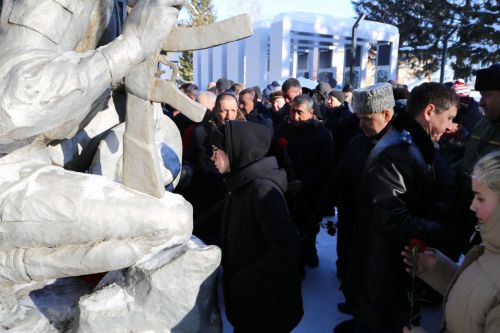 В парке Победы прошел памятный митинг, посвященный Дню памяти воинов, исполнявших служебный долг за пределами Отечества