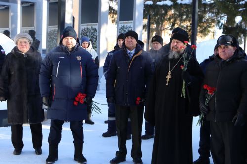 В парке Победы прошел памятный митинг, посвященный Дню памяти воинов, исполнявших служебный долг за пределами Отечества