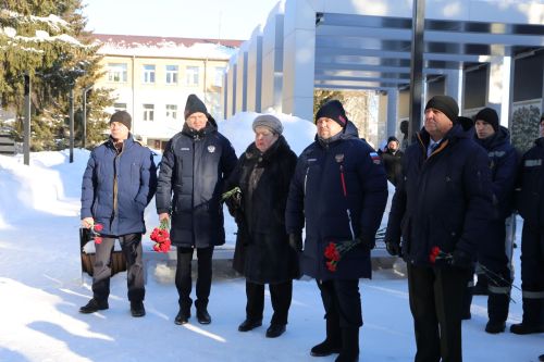 В парке Победы прошел памятный митинг, посвященный Дню памяти воинов, исполнявших служебный долг за пределами Отечества