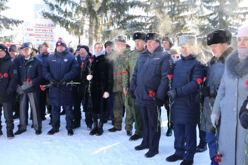 В парке Победы прошел памятный митинг, посвященный Дню памяти воинов, исполнявших служебный долг за пределами Отечества