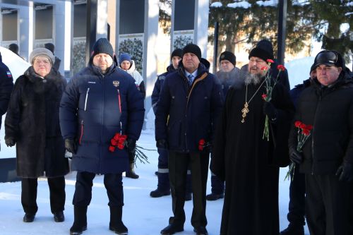 В парке Победы прошел памятный митинг, посвященный Дню памяти воинов, исполнявших служебный долг за пределами Отечества