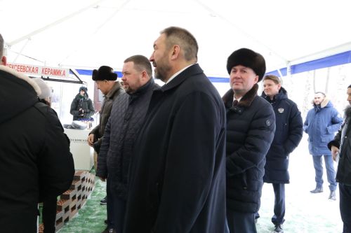 Алексей Песошин ознакомился с выставкой продукции производителей Алексеевского района