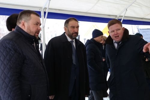 Алексей Песошин ознакомился с выставкой продукции производителей Алексеевского района