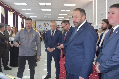 Алексей Песошин ознакомился с выставкой продукции производителей Алексеевского района