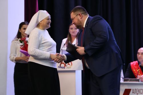 Алексеевцы удостоились почетных званий и наград