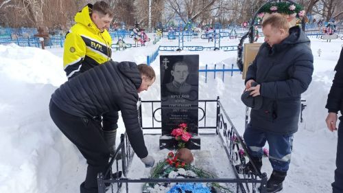 В День защитника Отечества алексеевские поисковики очистили от снега могилу лейтенанта Круглова