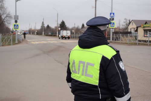 Автоинспектор в РТ спас задыхающегося ребенка, к которому скорая ехала, но увязла в снегу