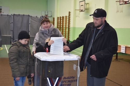 Алексеевцы приходят на выборы всей семьей