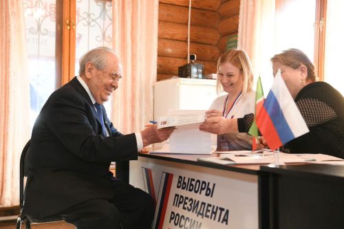 Шаймиев проголосовал на выборах Президента в Боровом Матюшино