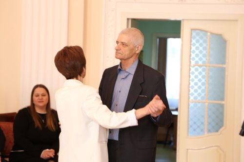 В Алексеевском ЗАГСе прошло чествование семейных пар, которые прожили вместе несколько десятков лет