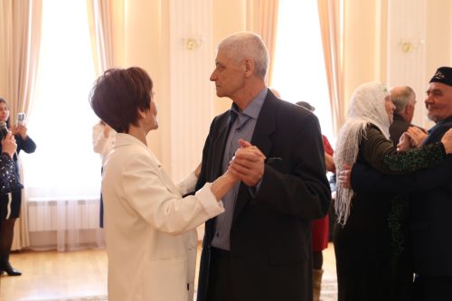 В Алексеевском ЗАГСе прошло чествование семейных пар, которые прожили вместе несколько десятков лет