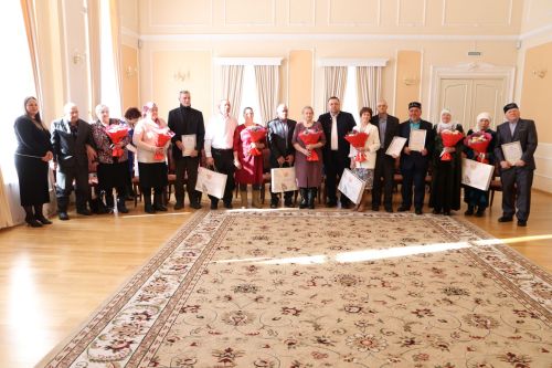 В Алексеевском ЗАГСе прошло чествование семейных пар, которые прожили вместе несколько десятков лет