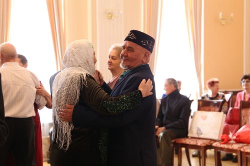 В Алексеевском ЗАГСе прошло чествование семейных пар, которые прожили вместе несколько десятков лет
