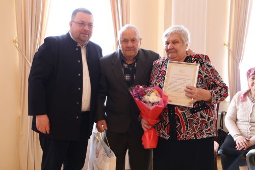 В Алексеевском ЗАГСе прошло чествование семейных пар, которые прожили вместе несколько десятков лет