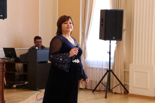 В Алексеевском ЗАГСе прошло чествование семейных пар, которые прожили вместе несколько десятков лет