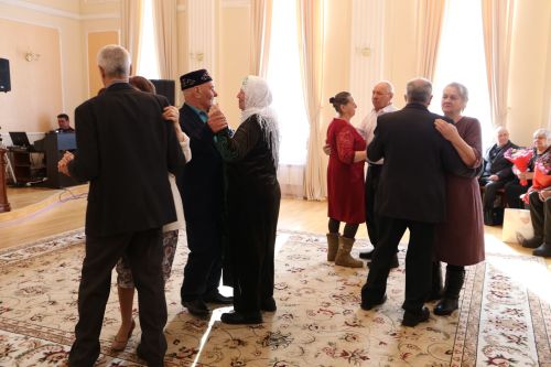 В Алексеевском ЗАГСе прошло чествование семейных пар, которые прожили вместе несколько десятков лет