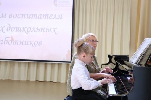 В нашем районе есть множество семей, которые не только живут вместе, но и творчески вдохновляют друг друга