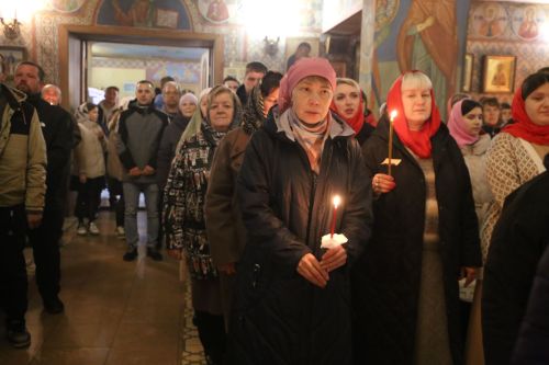 В храме Воскресения Христова прошли пасхальная служба и крестный ход