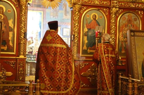 В храме Воскресения Христова прошли пасхальная служба и крестный ход