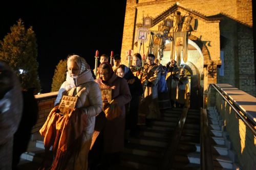 В храме Воскресения Христова прошли пасхальная служба и крестный ход