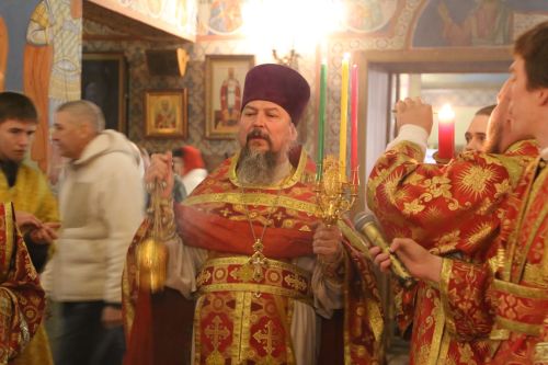 В храме Воскресения Христова прошли пасхальная служба и крестный ход