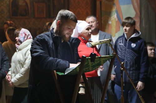В храме Воскресения Христова прошли пасхальная служба и крестный ход