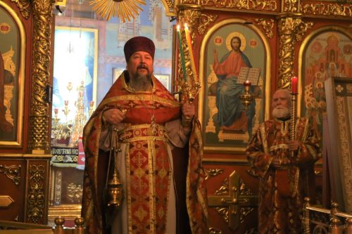В храме Воскресения Христова прошли пасхальная служба и крестный ход