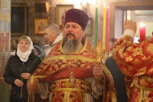 В храме Воскресения Христова прошли пасхальная служба и крестный ход