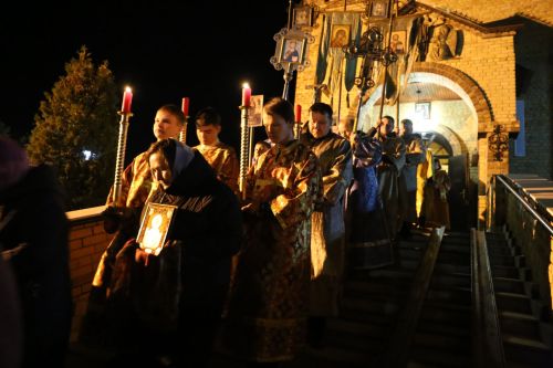 В храме Воскресения Христова прошли пасхальная служба и крестный ход