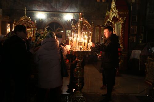 В храме Воскресения Христова прошли пасхальная служба и крестный ход