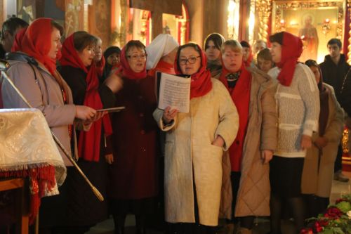 В храме Воскресения Христова прошли пасхальная служба и крестный ход