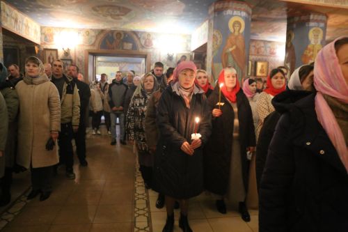 В храме Воскресения Христова прошли пасхальная служба и крестный ход