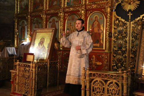 В храме Воскресения Христова прошли пасхальная служба и крестный ход
