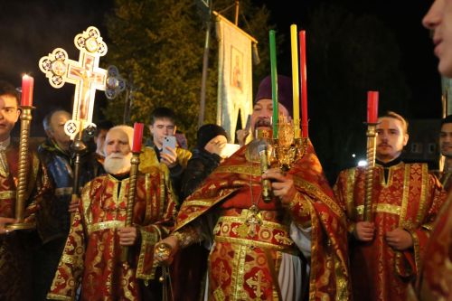 В храме Воскресения Христова прошли пасхальная служба и крестный ход
