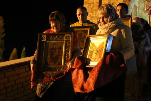 В храме Воскресения Христова прошли пасхальная служба и крестный ход