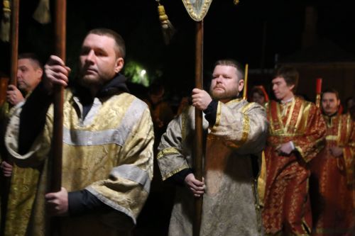В храме Воскресения Христова прошли пасхальная служба и крестный ход