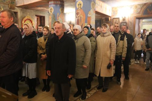 В храме Воскресения Христова прошли пасхальная служба и крестный ход
