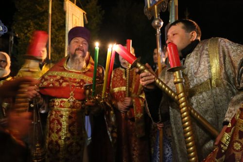 В храме Воскресения Христова прошли пасхальная служба и крестный ход