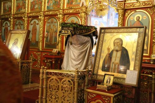 В храме Воскресения Христова прошли пасхальная служба и крестный ход