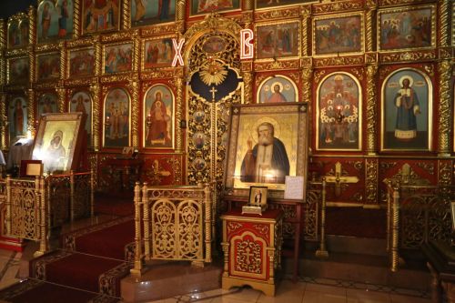 В храме Воскресения Христова прошли пасхальная служба и крестный ход