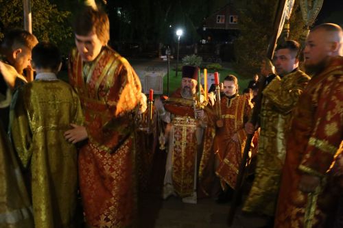 В храме Воскресения Христова прошли пасхальная служба и крестный ход