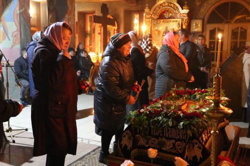 В храме Воскресения Христова прошли пасхальная служба и крестный ход